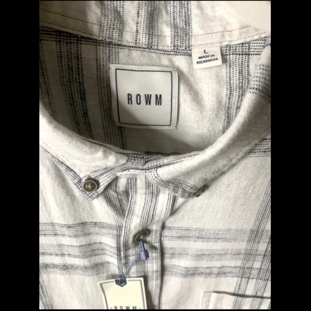 NWT Men’s ROWM Button Down Shirt in Light Gray/Black Plaid, Size Large - Picture 4 of 6
